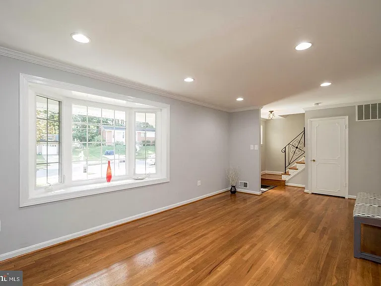 5612 Eastbourne Dr — Photo 4