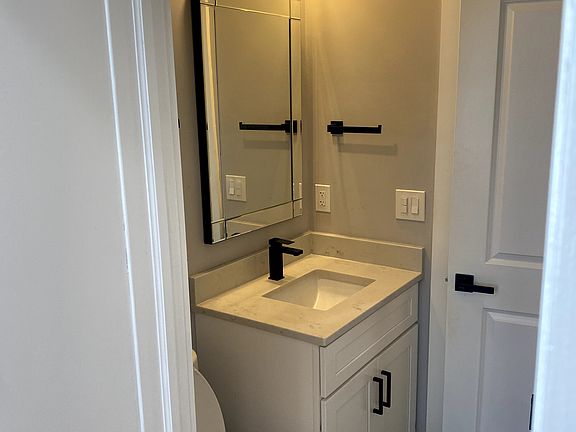 5th image of 1219 Queen St NE APT 1