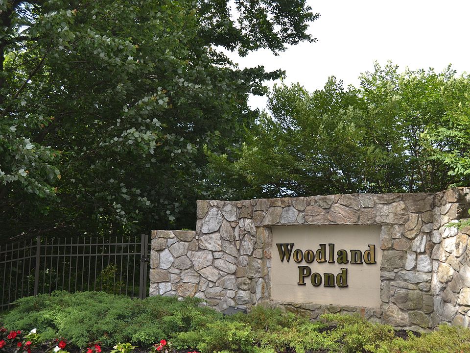 1st image of 148 Woodlake Dr W