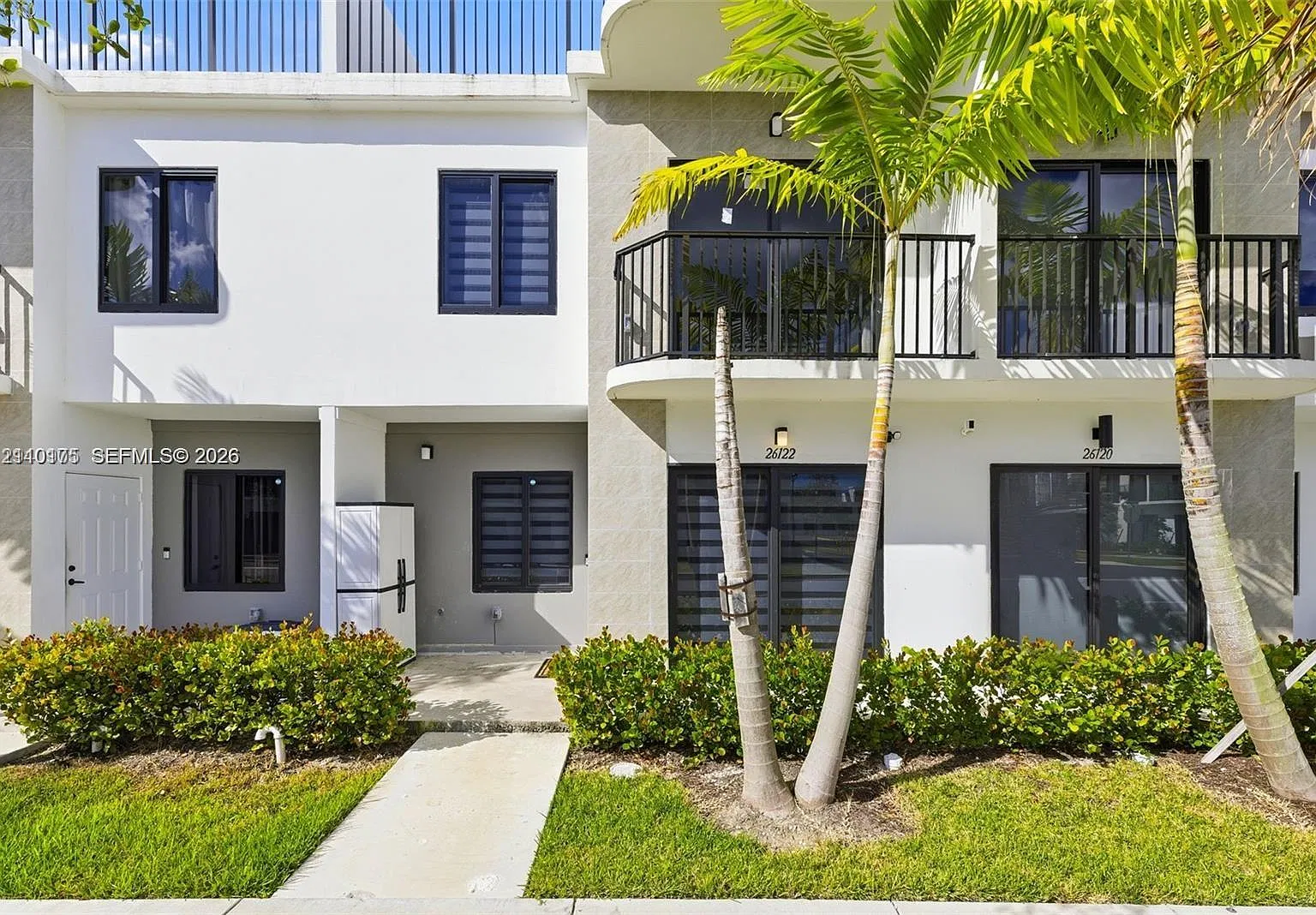 4 bed, 3.5 bath, 1398 sqft, $2,950 — Photo 2