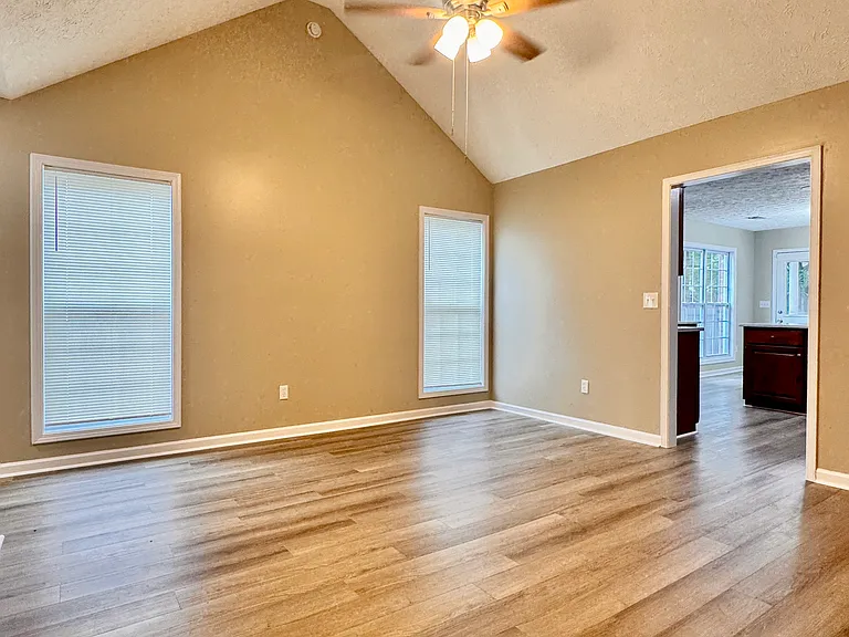 184 James Dr — Photo 2