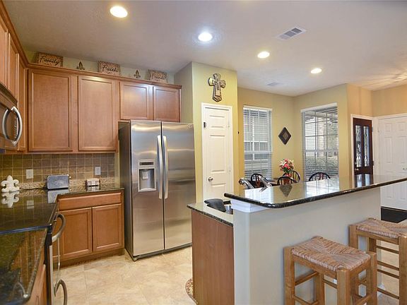 4th image of 10 Bowerbank Ct