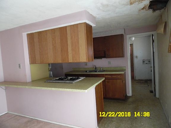 5th image of 2605 S Manhattan Ave