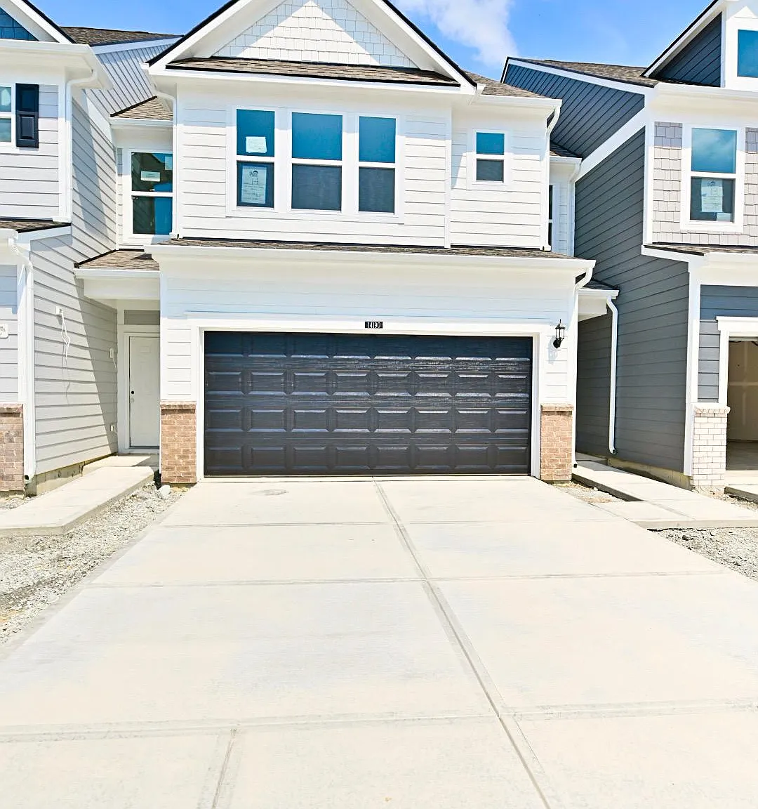 3 bed, 2.5 bath, 1858 sqft, $2,200 — Photo 1