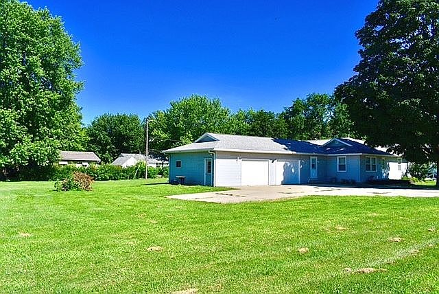 3 bedroom House on 2 lots.  