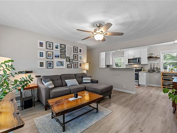 4th image of 1902 Elmhurst Ln