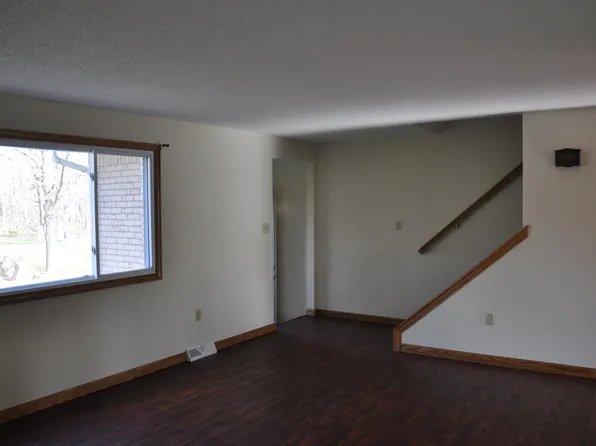 6077 New Taylor Rd, Orchard Park, NY 14127