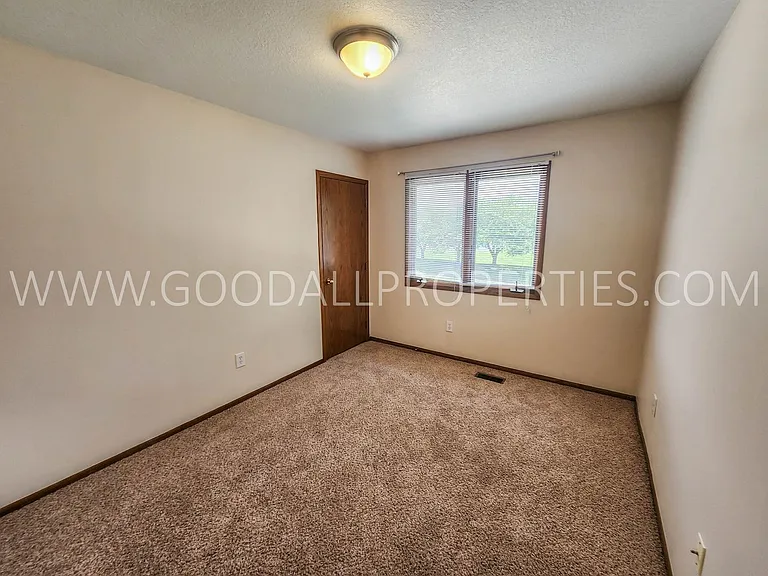 924 Prairie View Dr — Photo 28