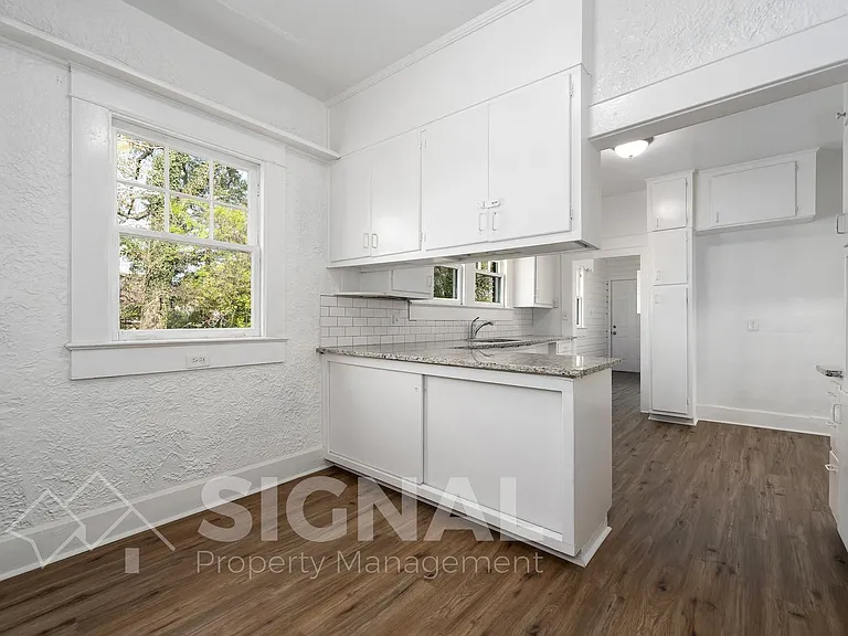 1526 42nd St — Photo 14