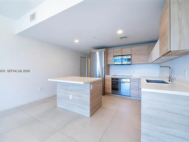 16385 Biscayne Blvd #1120 — Photo 4