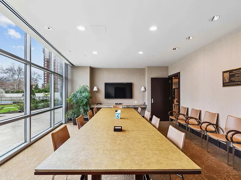 1 Miranova Pl #1840 — Photo 31
