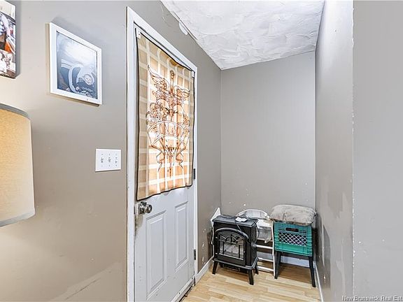 3rd image of 421 Canada St
