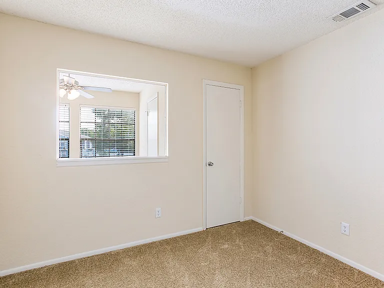 Antlers Apartments — Photo 18