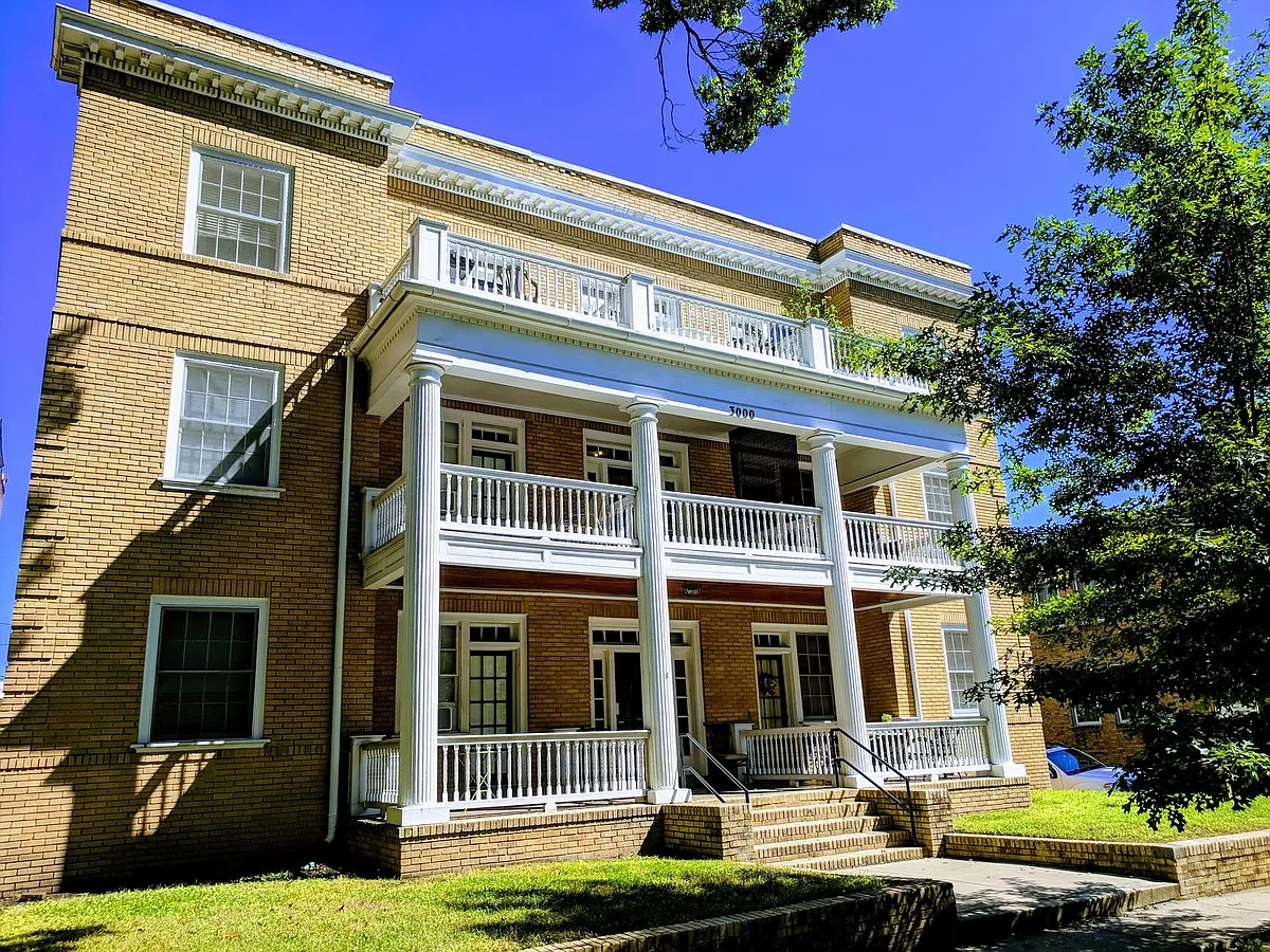 Building Photo - 3000 Monument Avenue