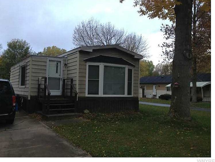 1st image of 300 Oak Orchard Est