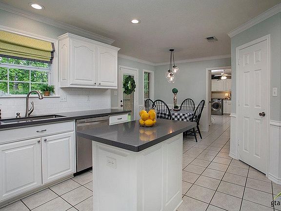 5th image of 4918 Pine Knoll Dr