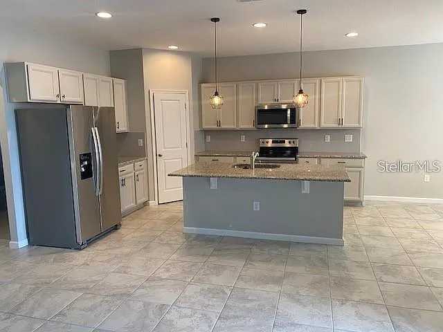 Building Photo - 584 Disa Dr