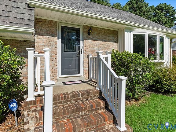 3rd image of 124 Redmead Ln