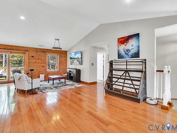 4th image of 1093 Island Point Rd