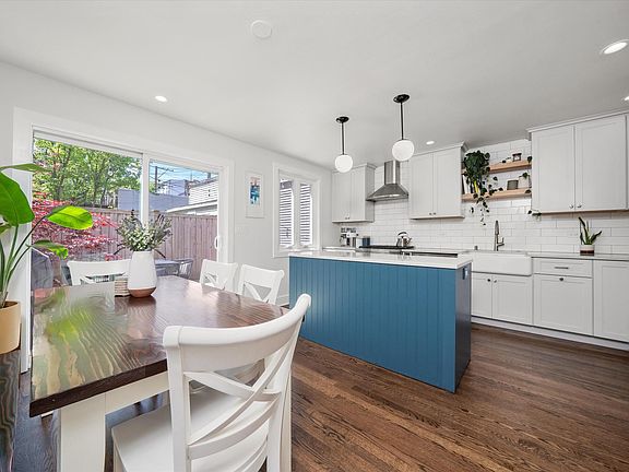 5th image of 1011 W Dickens Ave