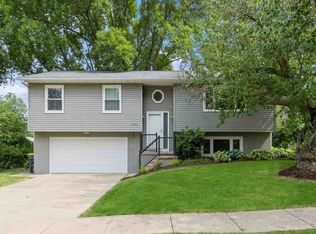 1932 Graslon Dr, Iowa City, IA 52246