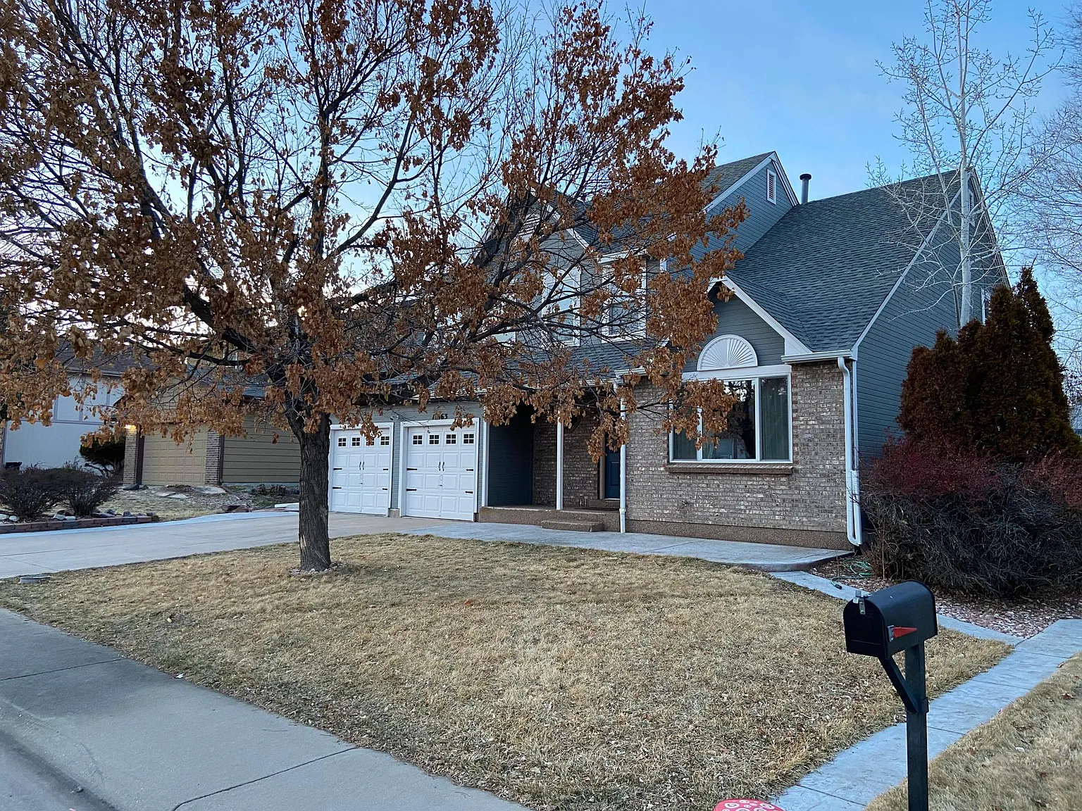 4 bed, 2500 sqft, $3,400 — Photo 3