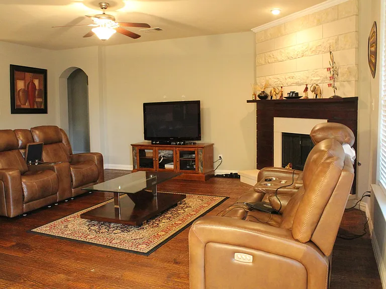 11703 Stephenville Dr — Photo 3
