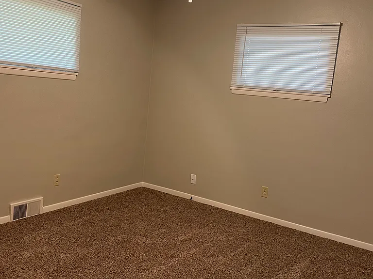 2912 N Avalon Pl — Photo 5