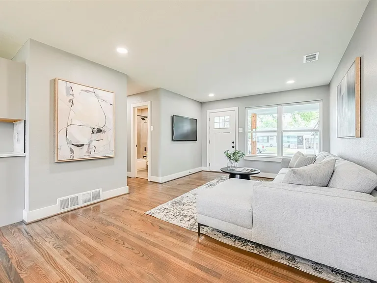2729 Lockhart Ave — Photo 5