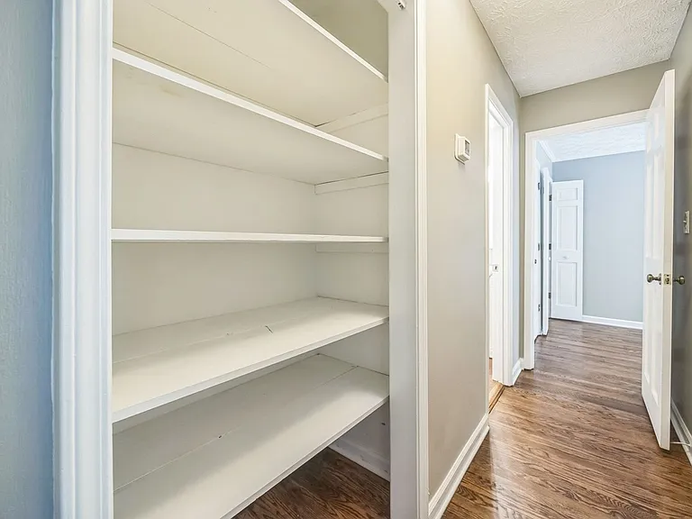 240 Brandenburgh Cir — Photo 25