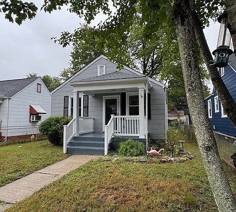 2nd image of 207 W 32nd St