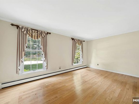 5th image of 111 Dean St