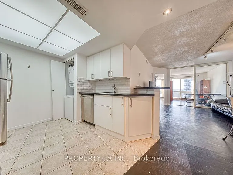1001 Bay St #2902 — Photo 6