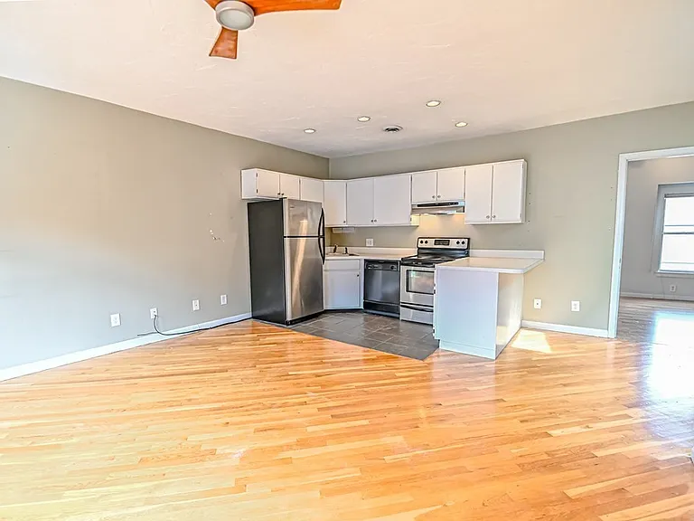 493 E 4th St #3 — Photo 3
