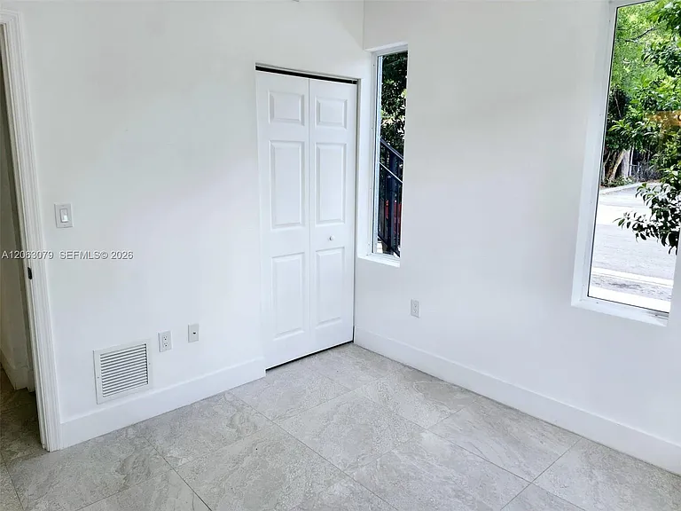 580 NW 34th St #1 — Photo 10
