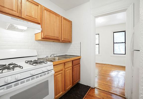 5th image of 2753 Holland Ave Floor 2