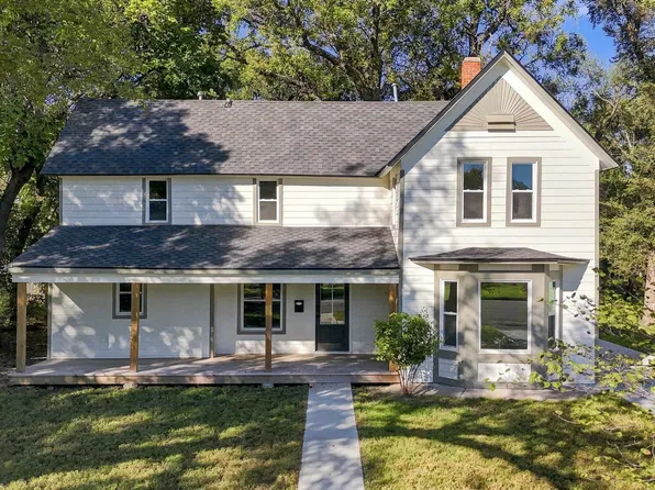 209 N Oak St, Whitewater, KS 67154