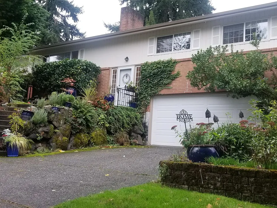 7749 34th Ave NE