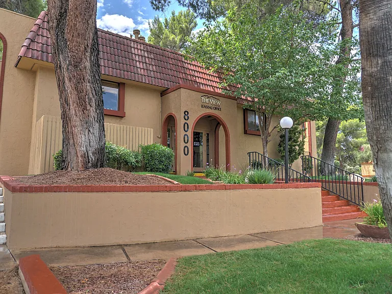 Exterior & Landscaping