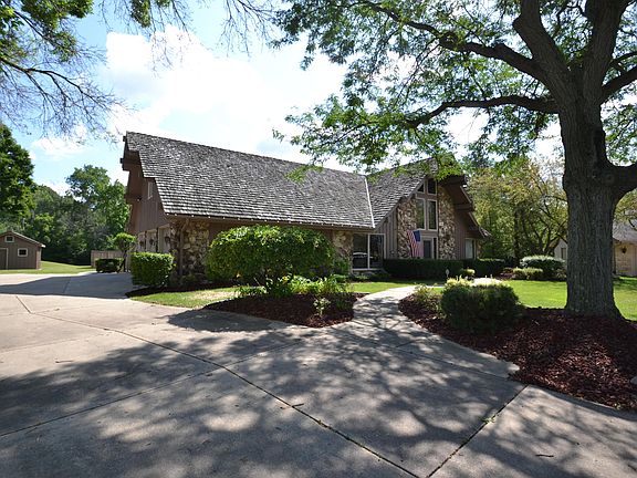 3rd image of 5808 Glen Haven Dr
