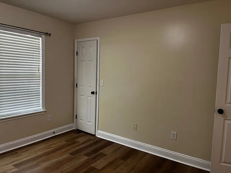 129 Pella Ln — Photo 5