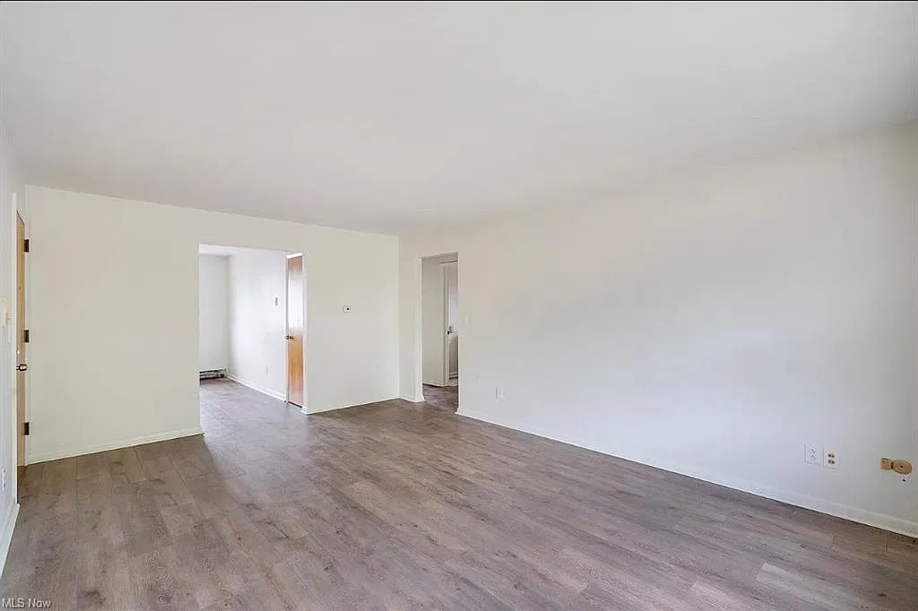 895 Cook Avenue - 2 — Photo 3