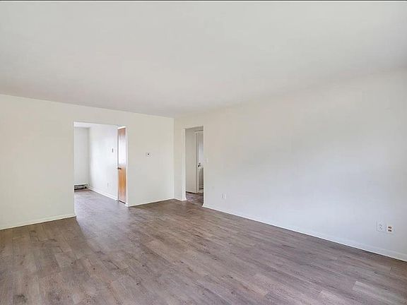 3rd image of 895 Cook Ave #2
