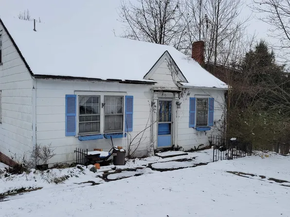 1231 E Pea Ridge Rd, Huntington, WV 25705