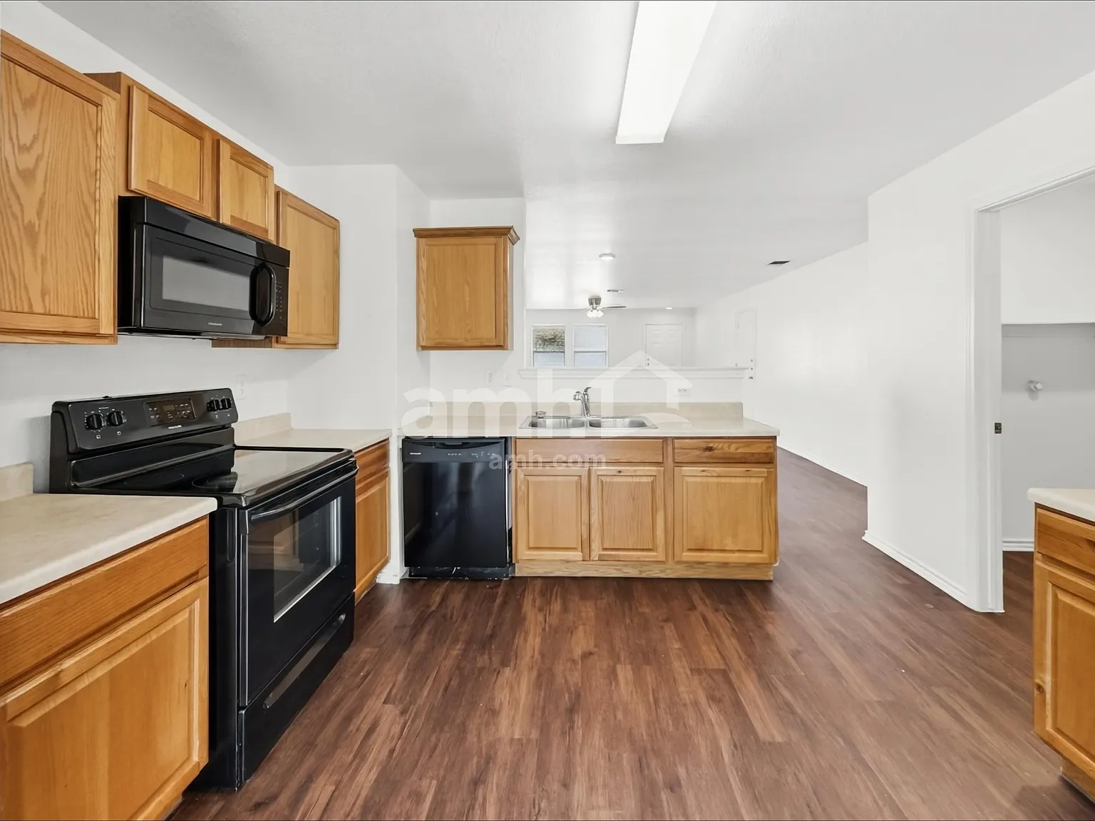 3 bed, 2.0 bath, 1779 sqft, $1,635 — Photo 3