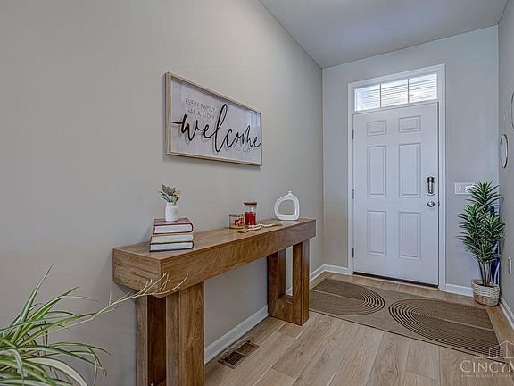 2nd image of 3893 Clove Ln