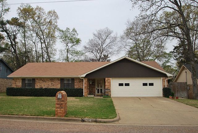 2nd image of 204 Leslie Dr