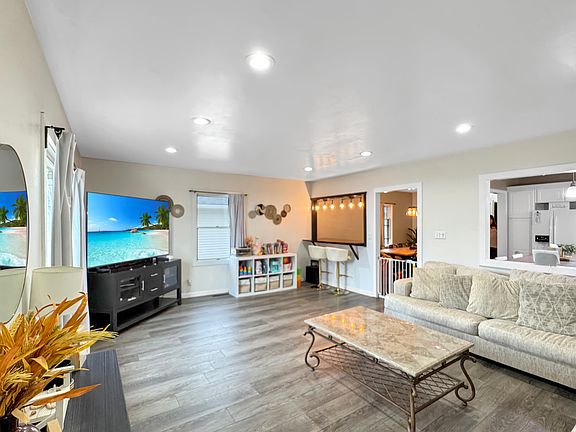 4th image of 1107 Sanger St