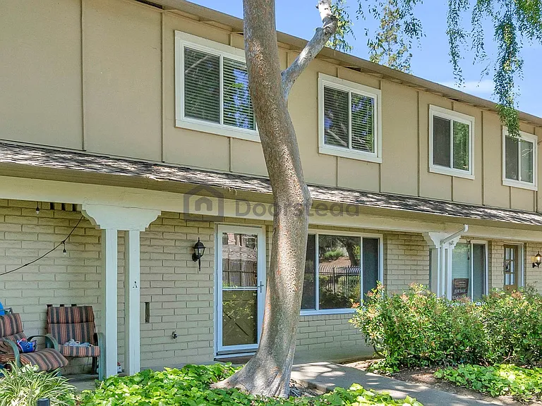 58 Fountainhead Ct — Photo 3