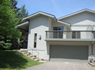 9525 Hartford Cir, Eden Prairie, MN 55347